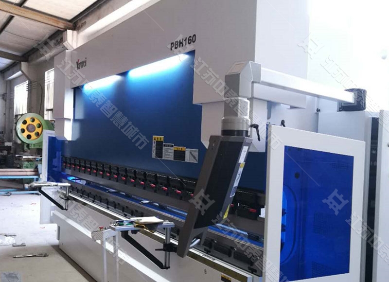 全自動數(shù)控折彎機2.jpg